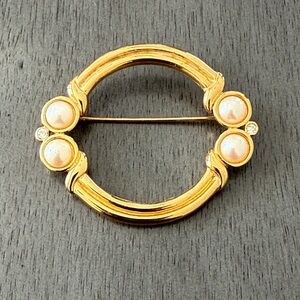 Vintage Monet Faux Pearl Rhinestone Circle Brooch Gold Tone Designer Pin Classic